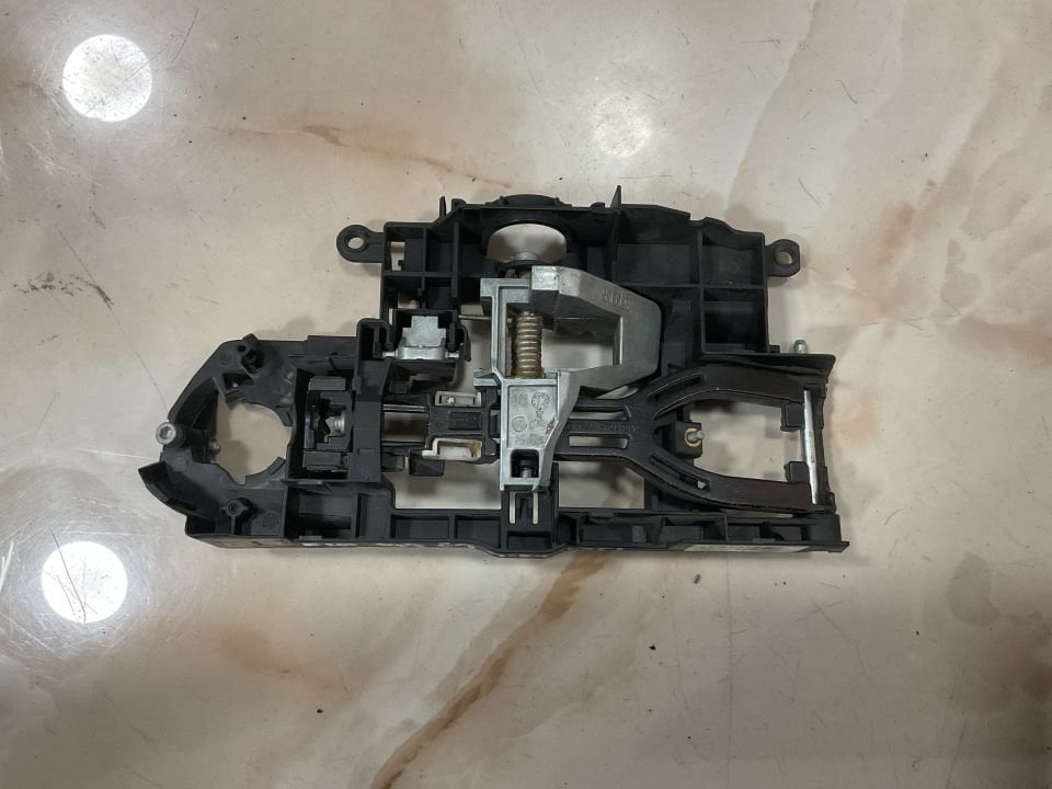 X4717565011 BMW F10 SAĞ ÖN ARKA KAPI KİLİT MEKANİZMASI ÇIKMA ORJİNAL