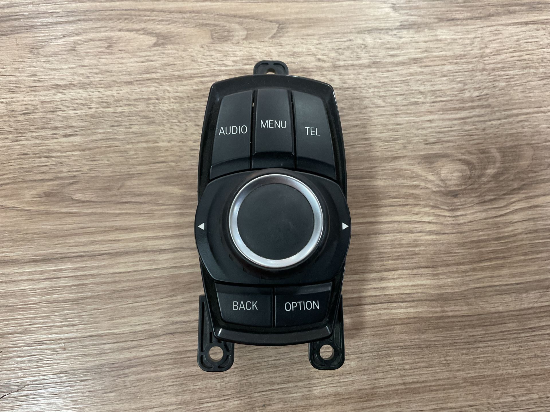 65829317695 9317695 BMW F20 F21 F22 F52 KONTROL DÜĞMESİ ÇIKMA ORJİNAL