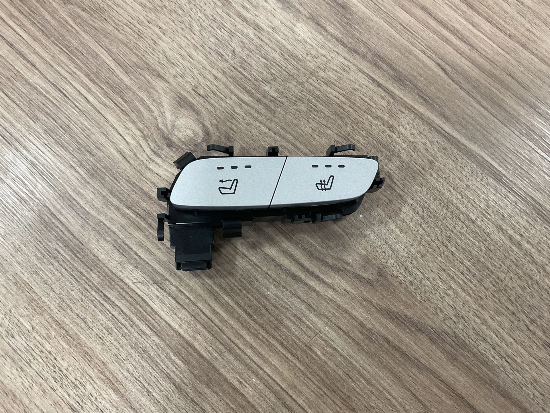 A2059053418 MERCEDES W205 SAĞ KOLTUK ISITMA DÜĞMESİ SIFIR