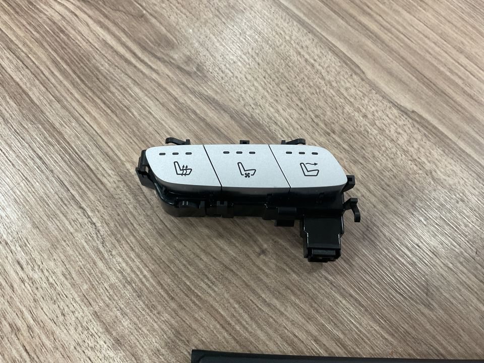 A2059053118 MERCEDES W205 SOL KOLTUK ISITMA DÜĞMESİ SIFIR ORJİNAL