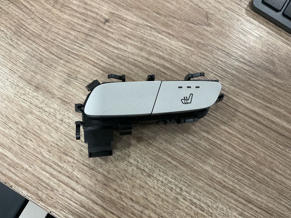 A2059053218 MERCEDES W205 SAĞ KOLTUK ISITMA DÜĞMESİ SIFIR