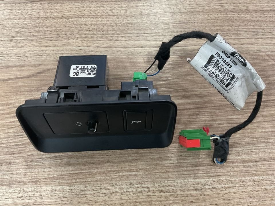 FK7211654BC  LAND ROVER DISCOVERY ARAÇ İÇİ BAGAJ AÇMA DÜĞMESİ ÇIKMA ORJİNAL
