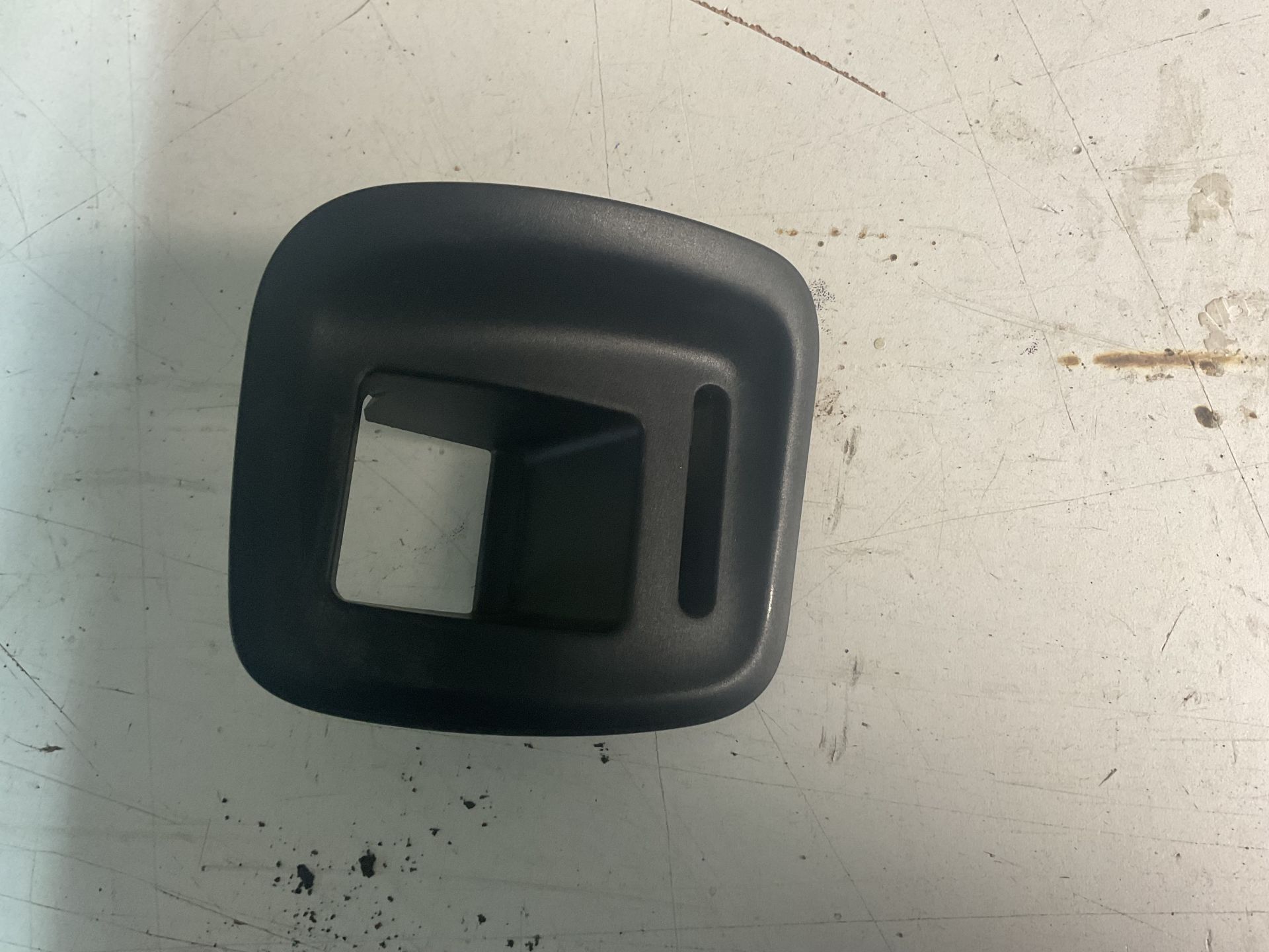 A1769230700 MERCEDES W176 ARKA KOLTUK KİLİDİ KAPAĞI ÇIKMA ORJİNAL